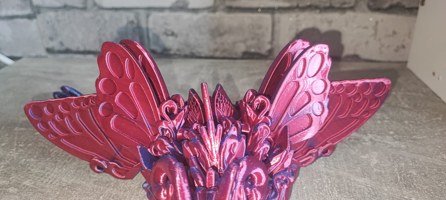 Art. 0214 Großer Schmetterlings Drache| 3D-gedruckter beweglicher Drache | 31 cm lang | PLA Silk blau rot schimmernd Deko & Geschenk für Fantasy-Fans