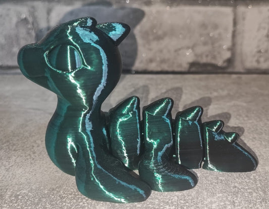 Art. 0204 Loch Ness | 3D-gedruckter beweglicher Drache | ca 11,5 cm lang | PLA schwarz grün schimmernd Deko & Geschenk für Fantasy-Fans