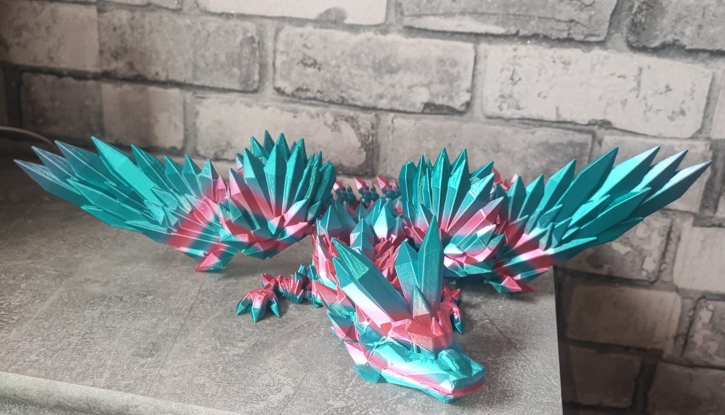 Art 0270 Mega Flexi Kristall-Drache mit Flügel | 3D-gedruckter beweglicher Drache | ca. 58cm cm lang | PLA Silk türkis pink schimmernd Deko & Geschenk für Fantasy-Fans