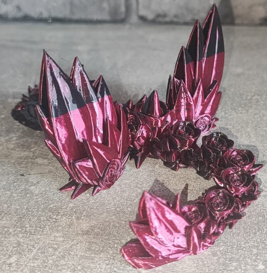Art 0207 Flexi Rosendrache| 3D-gedruckter beweglicher Drache | ca. 22 cm lang Flügelspannweite 20cm | PLA Rose Red Schwarz Deko & Geschenk für Fantasy-Fans