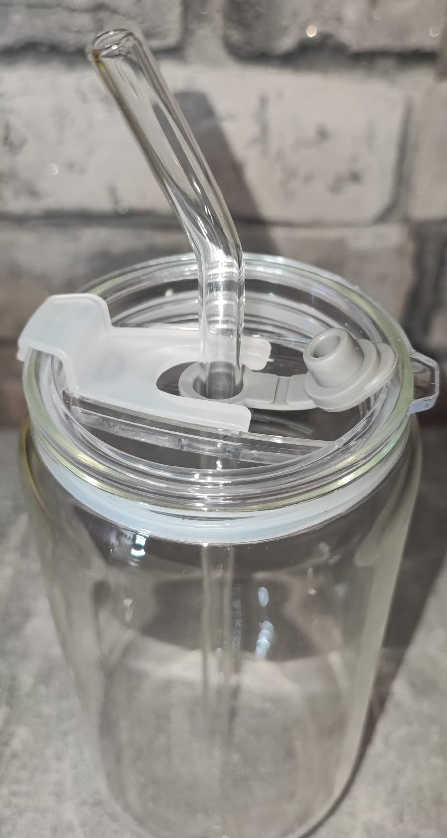 Farbiger Glas Becher mit Strohhalm aus Glas und UV Dtf Aufkleber - Deckel Bambus