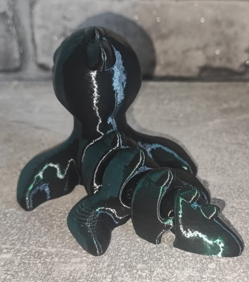 Art. 0204 Loch Ness | 3D-gedruckter beweglicher Drache | ca 11,5 cm lang | PLA schwarz grün schimmernd Deko & Geschenk für Fantasy-Fans