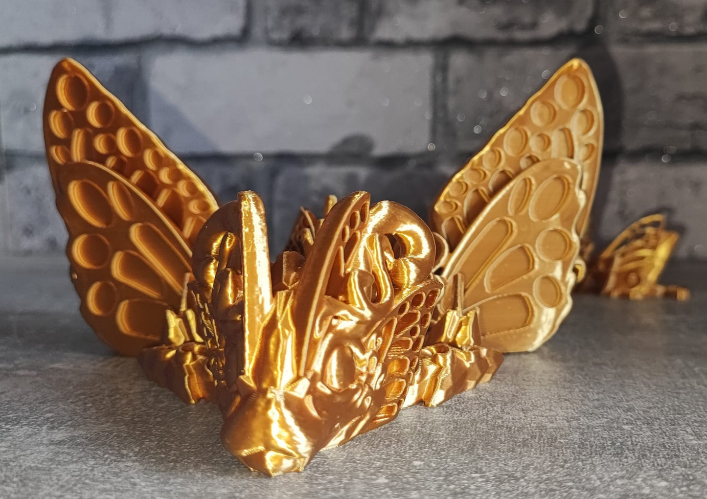 Art. 0197 Großer Schmetterlings Drache| 3D-gedruckter beweglicher Drache | 31 cm lang | PLA Silk Deko & Geschenk für Fantasy-Fans Art. 0197