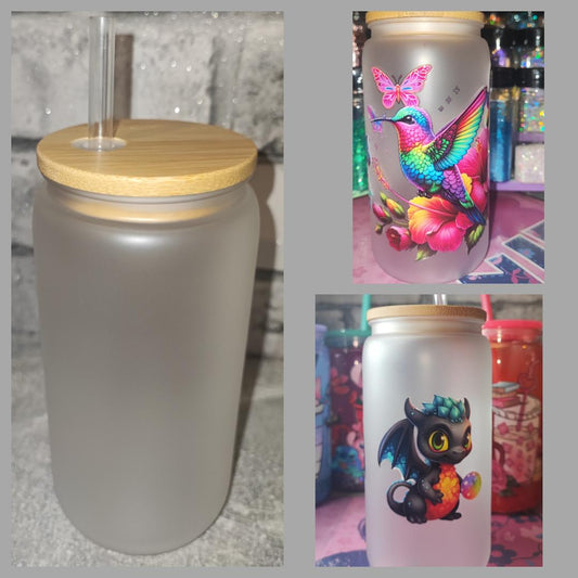 Matter Kunststoff Becher mit Strohhalm und UV Dtf Aufkleber - Kunststoff - Deckel Bambus