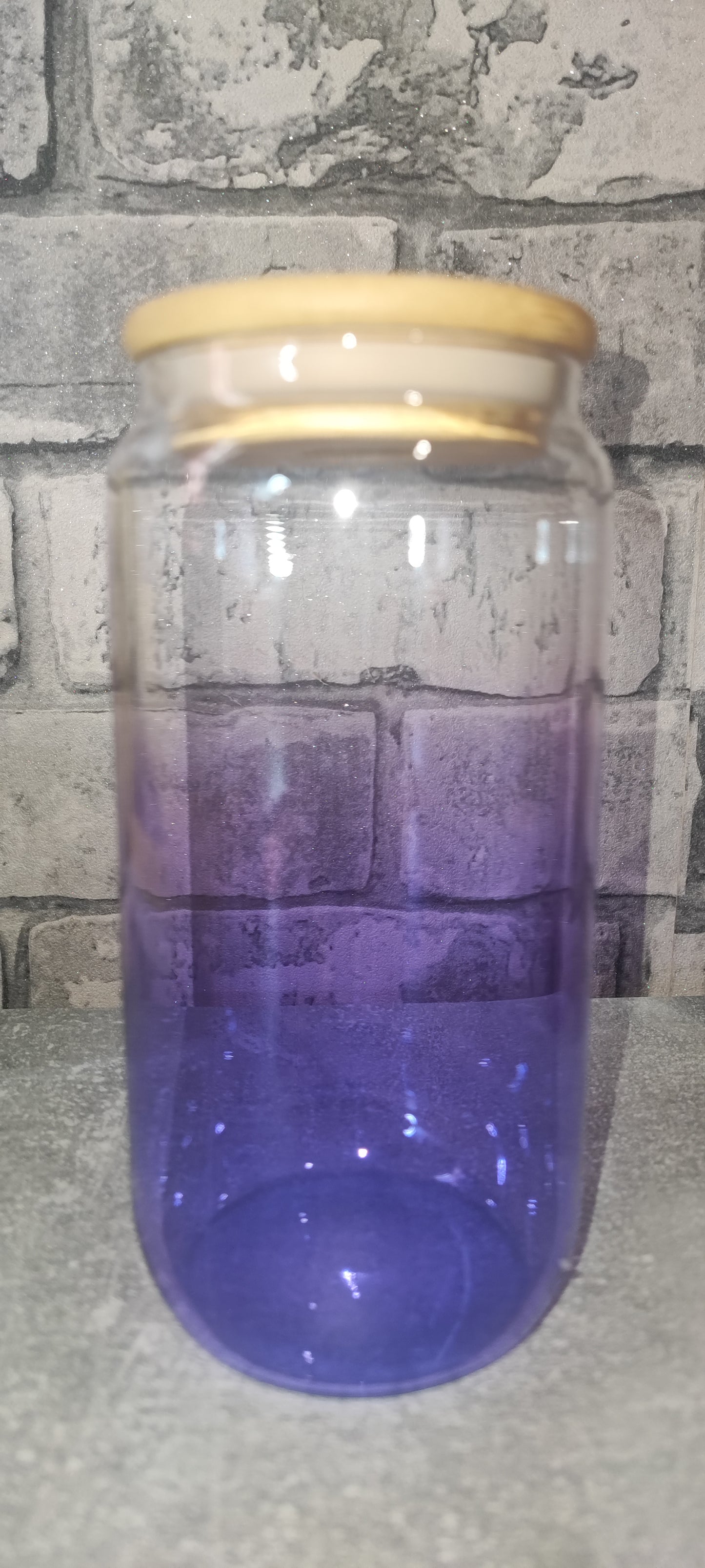 Farbiger Glas Becher mit Strohhalm aus Glas und UV Dtf Aufkleber - Deckel Bambus