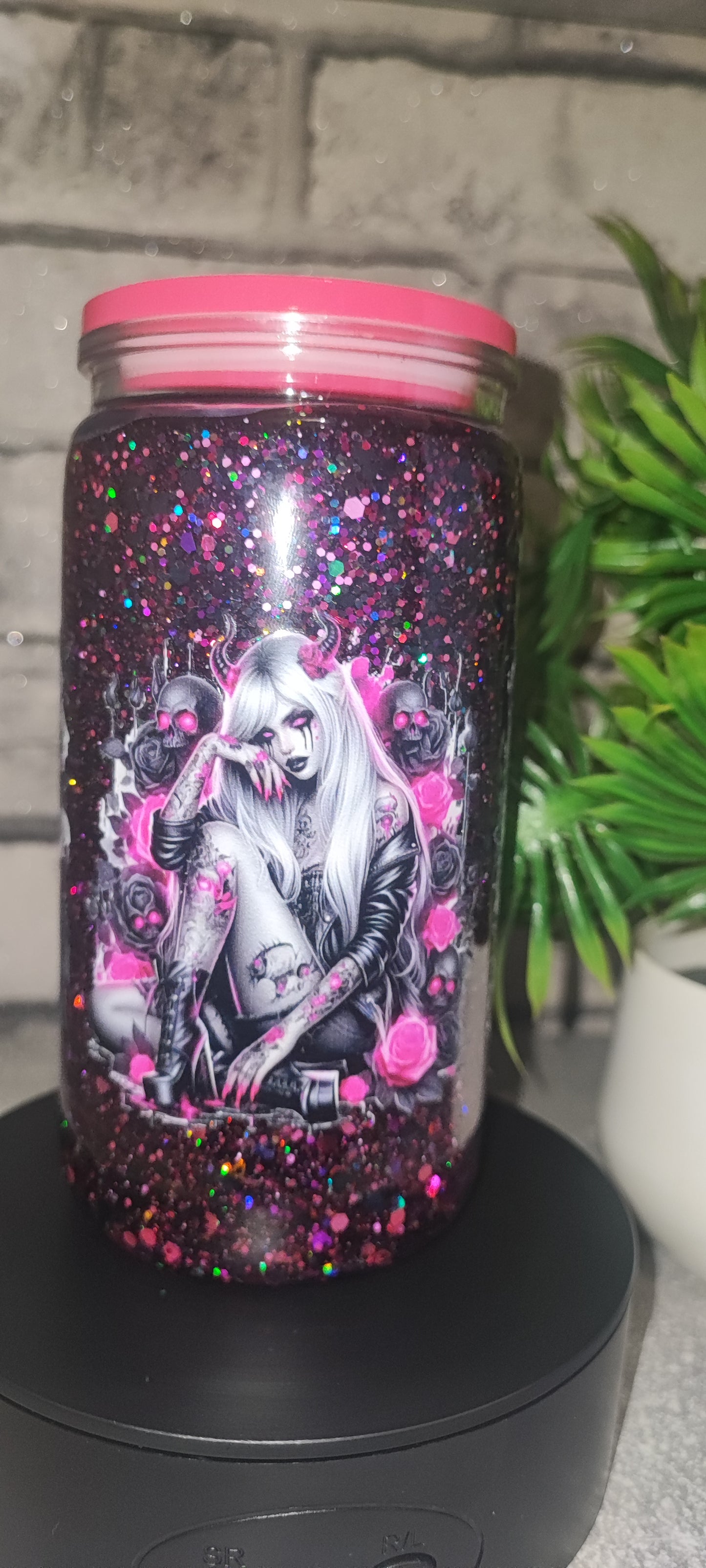 Glitzer Becher mit UV Dtf Aufkleber inkl Strohhalm Kunststoff Deckel pink Teufel Frau