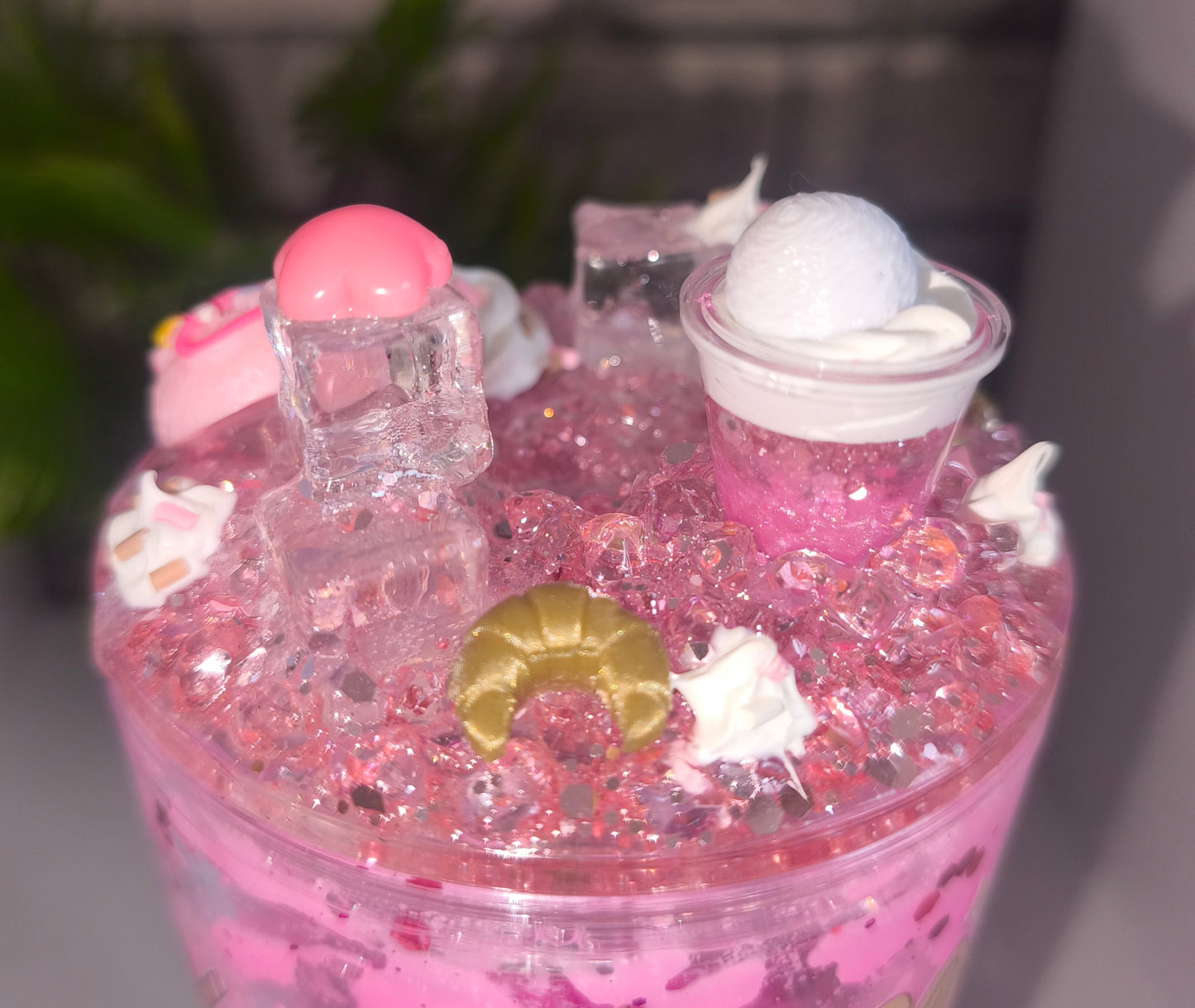Großer rosa Lavabecher mit UV Dtf Aufkleber inkl Strohhalm Kunststoff Cafecito Deckel 3D Druck