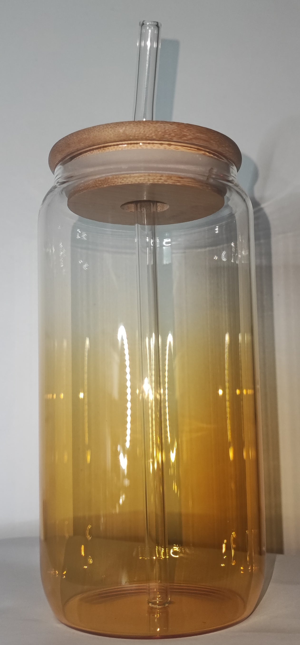 Farbiger Glas Becher mit Strohhalm aus Glas und UV Dtf Aufkleber - Deckel Bambus
