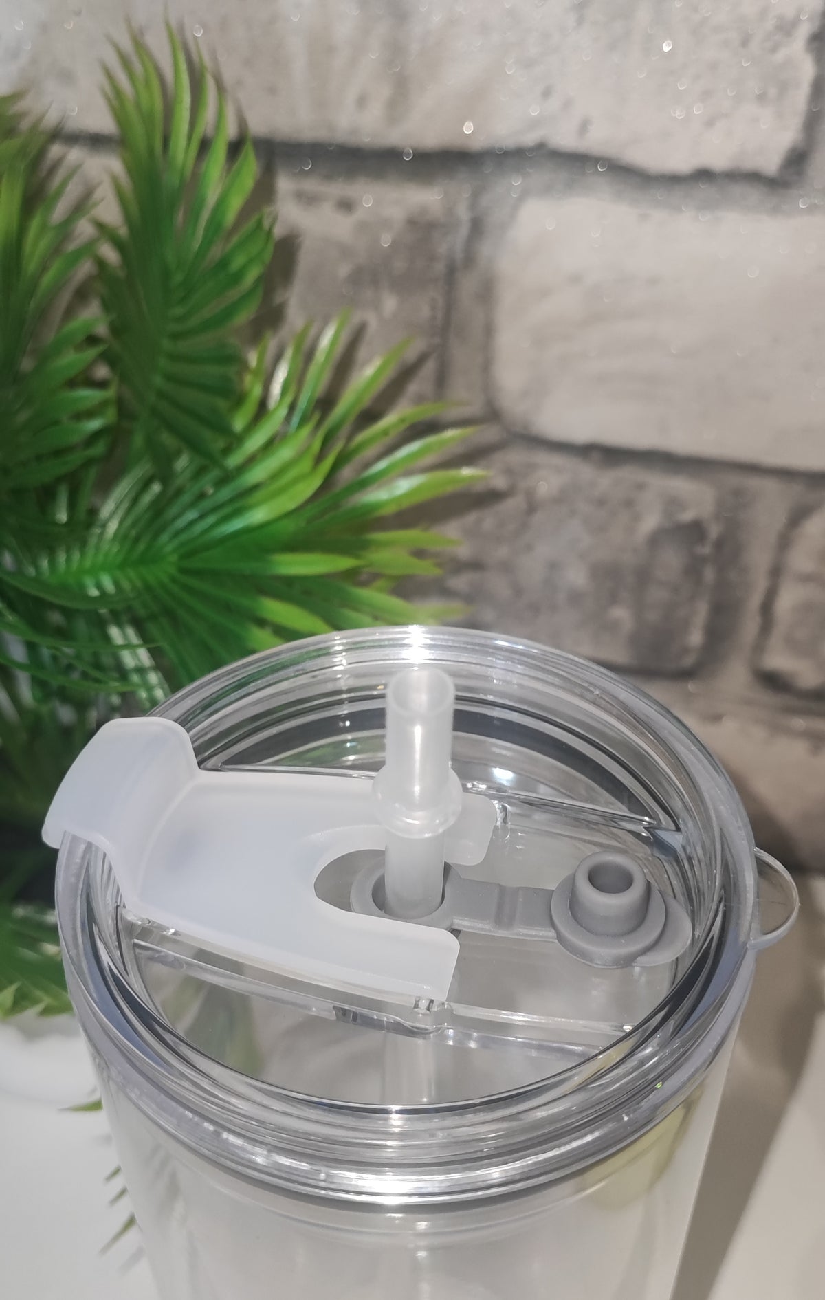 Individueller Becher mit UV Dtf Aufkleber inkl Strohhalm Kunststoff ca 18cm Höhe