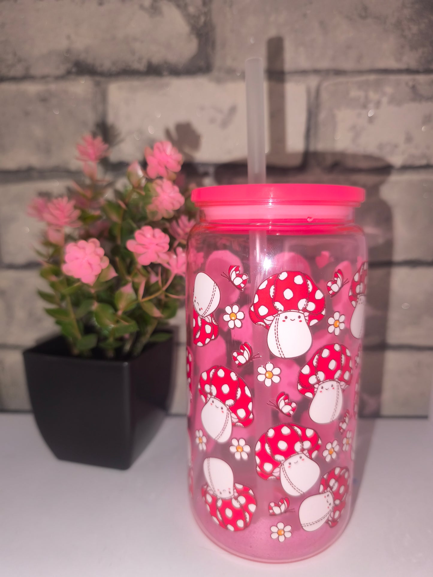 Pinker Kunststoff Becher mit UV Dtf Aufkleber inkl Strohhalm - Pilze