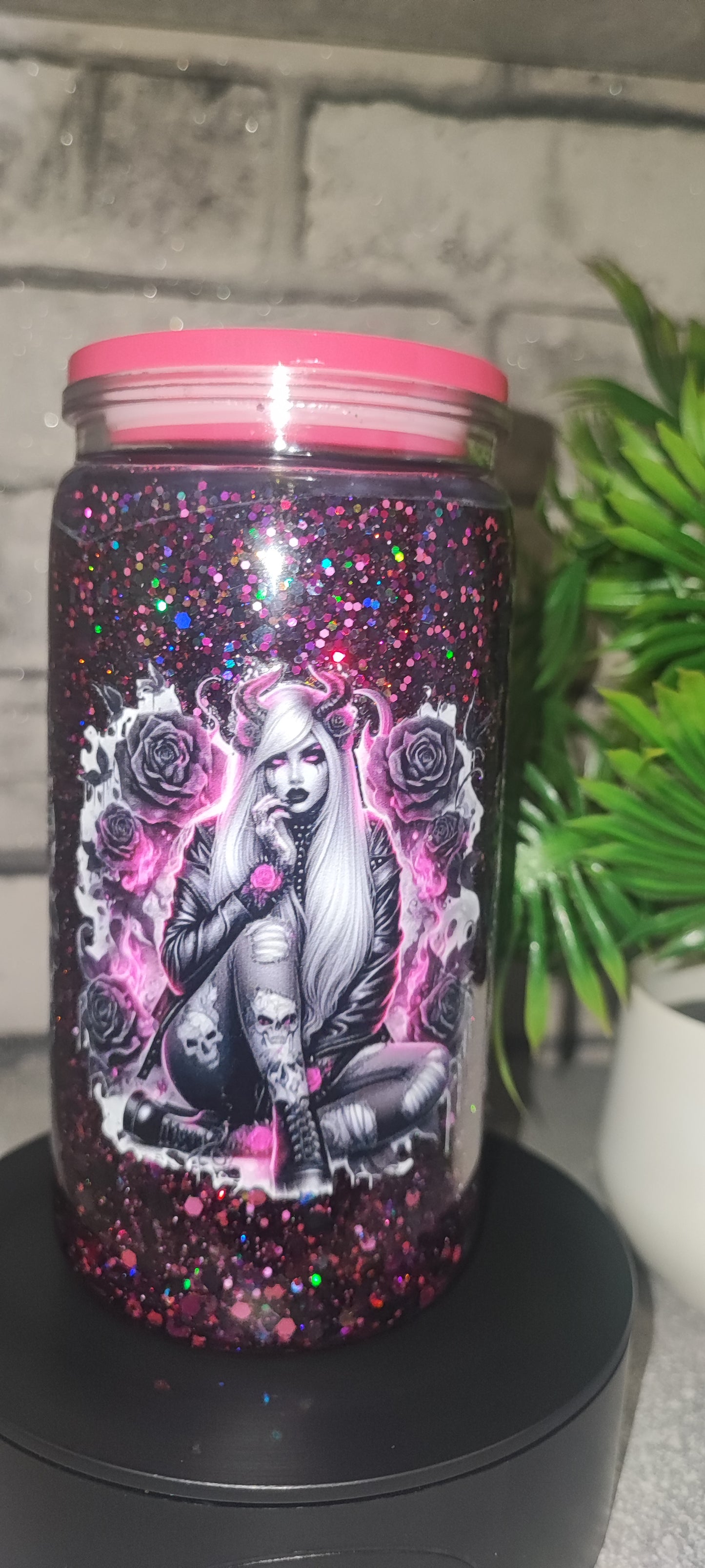 Glitzer Becher mit UV Dtf Aufkleber inkl Strohhalm Kunststoff Deckel pink Teufel Frau