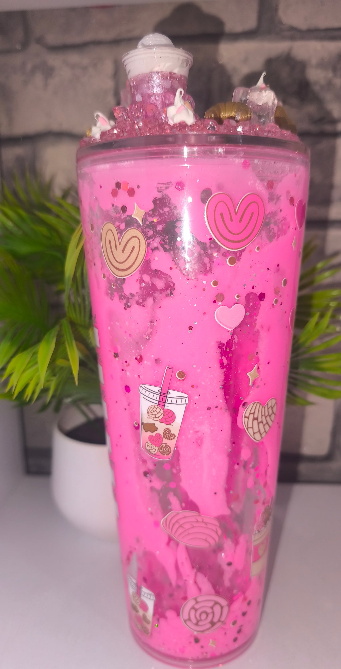 Großer rosa Lavabecher mit UV Dtf Aufkleber inkl Strohhalm Kunststoff Cafecito Deckel 3D Druck