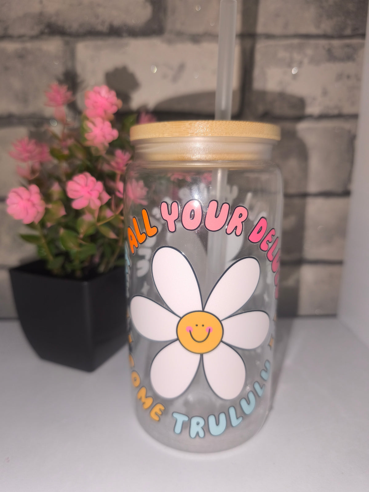 Kunststoff Becher mit UV Dtf Aufkleber inkl Strohhalm und Bambus Deckel - Blume