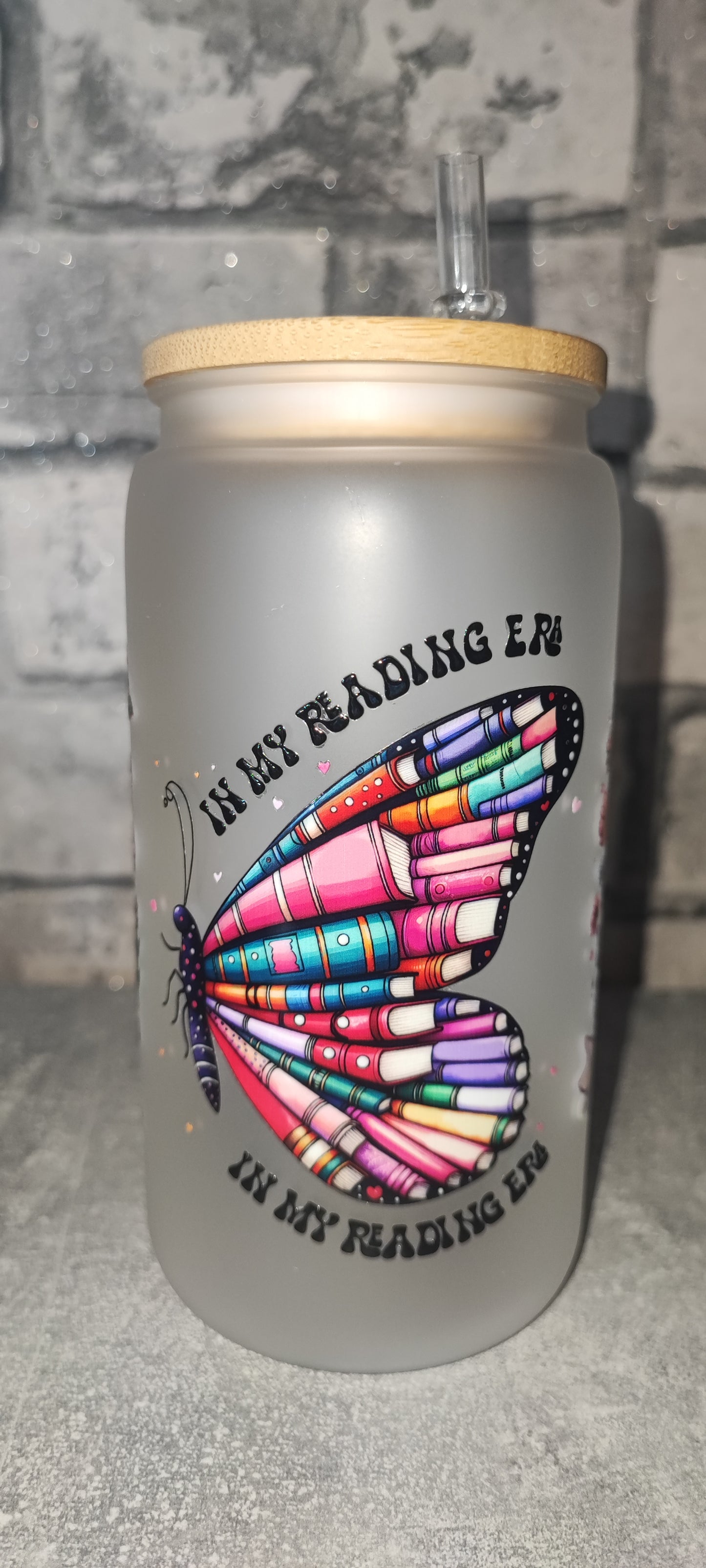 Matter Becher mit Bambus Deckel +Buch UV Dtf Aufkleber inkl Strohhalm - Kunststoff - Bücher