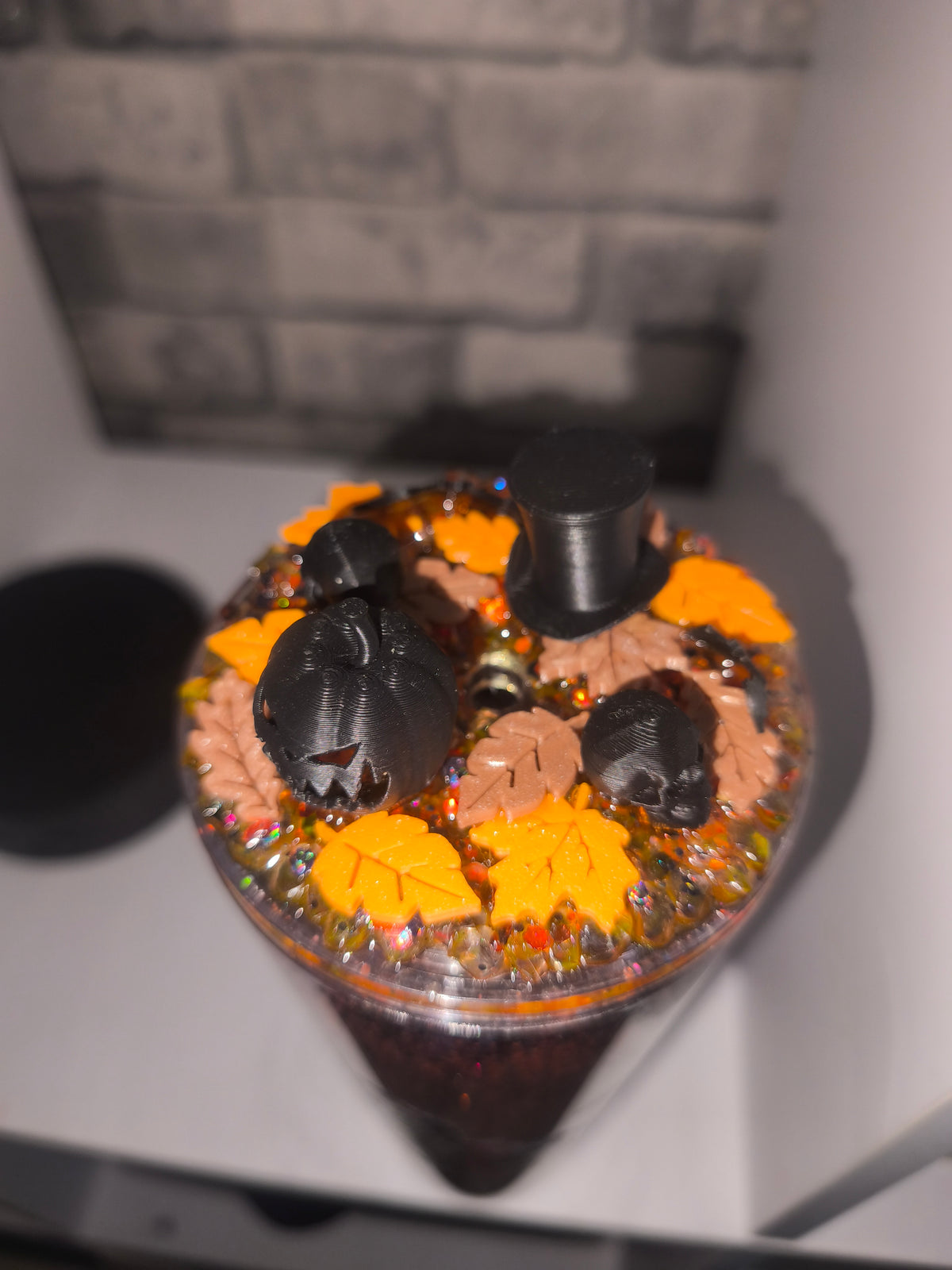 Großer Becher mit UV Dtf Aufkleber inkl Strohhalm Kunststoff - Deko Deckel Herbst Halloween