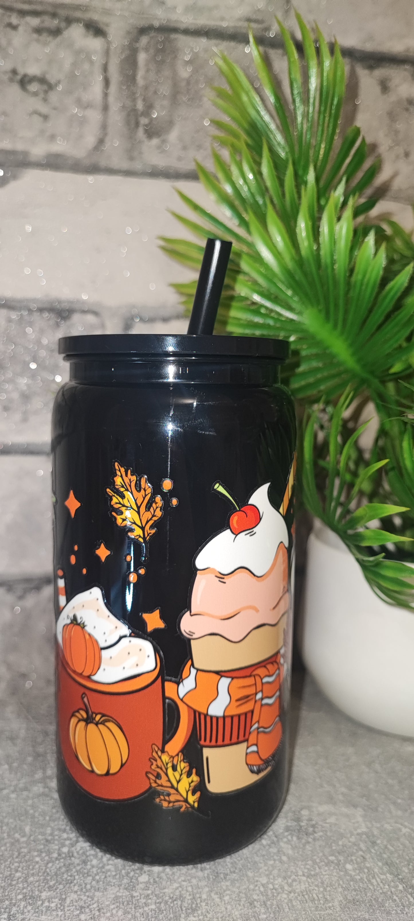 Schwarzer Becher mit schwarzen Deckel + UV Dtf Aufkleber inkl Strohhalm - Kunststoff - Herbst