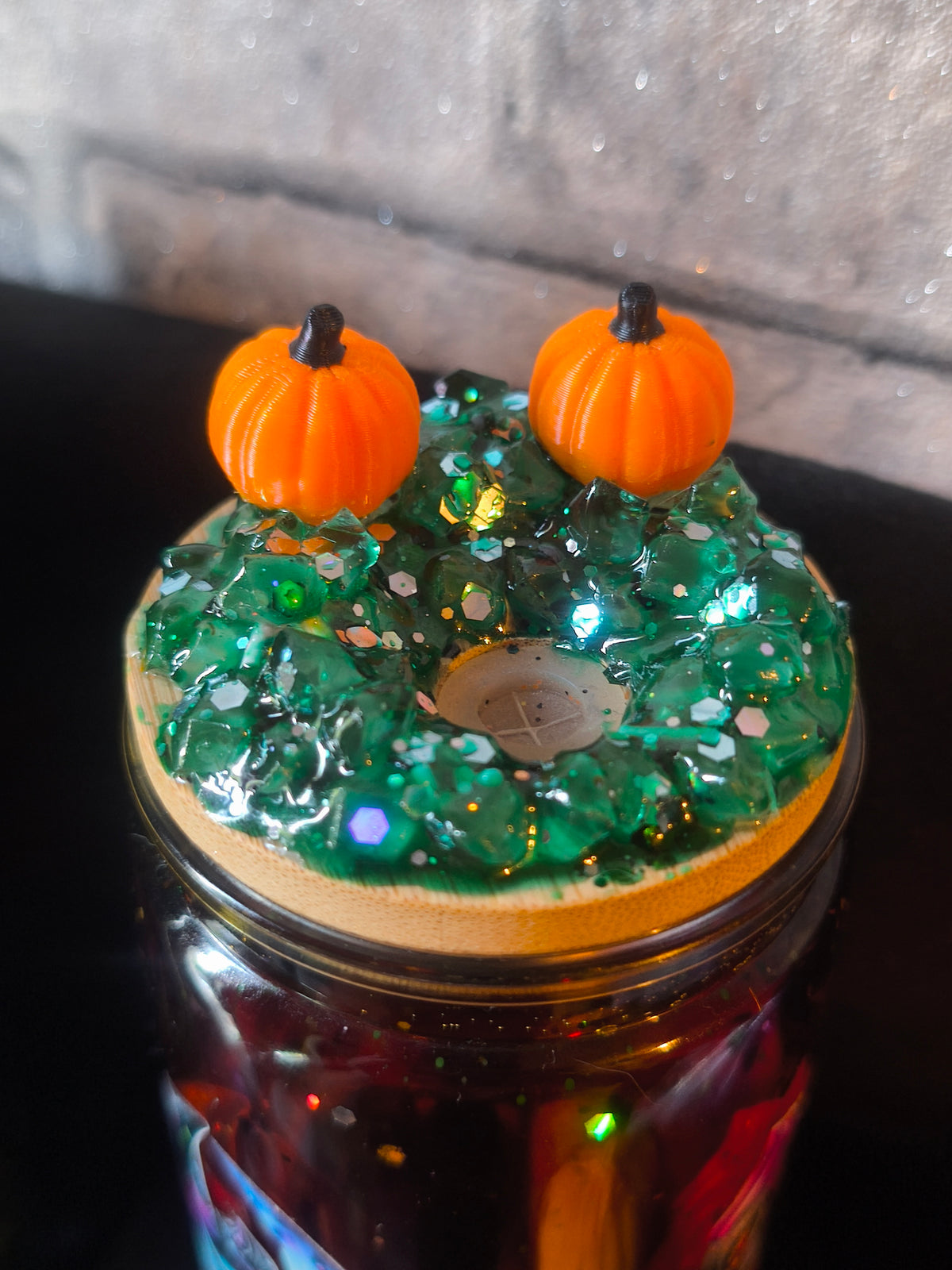 Grün/Orange Lava Becher mit Deko Deckel 3D Druck inkl Strohhalm - Kunststoff - Halloween