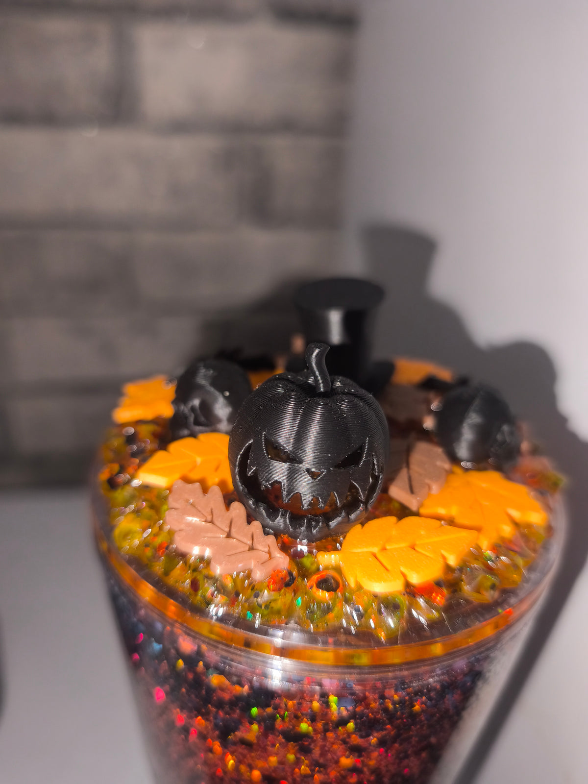 Großer Becher mit UV Dtf Aufkleber inkl Strohhalm Kunststoff - Deko Deckel Herbst Halloween