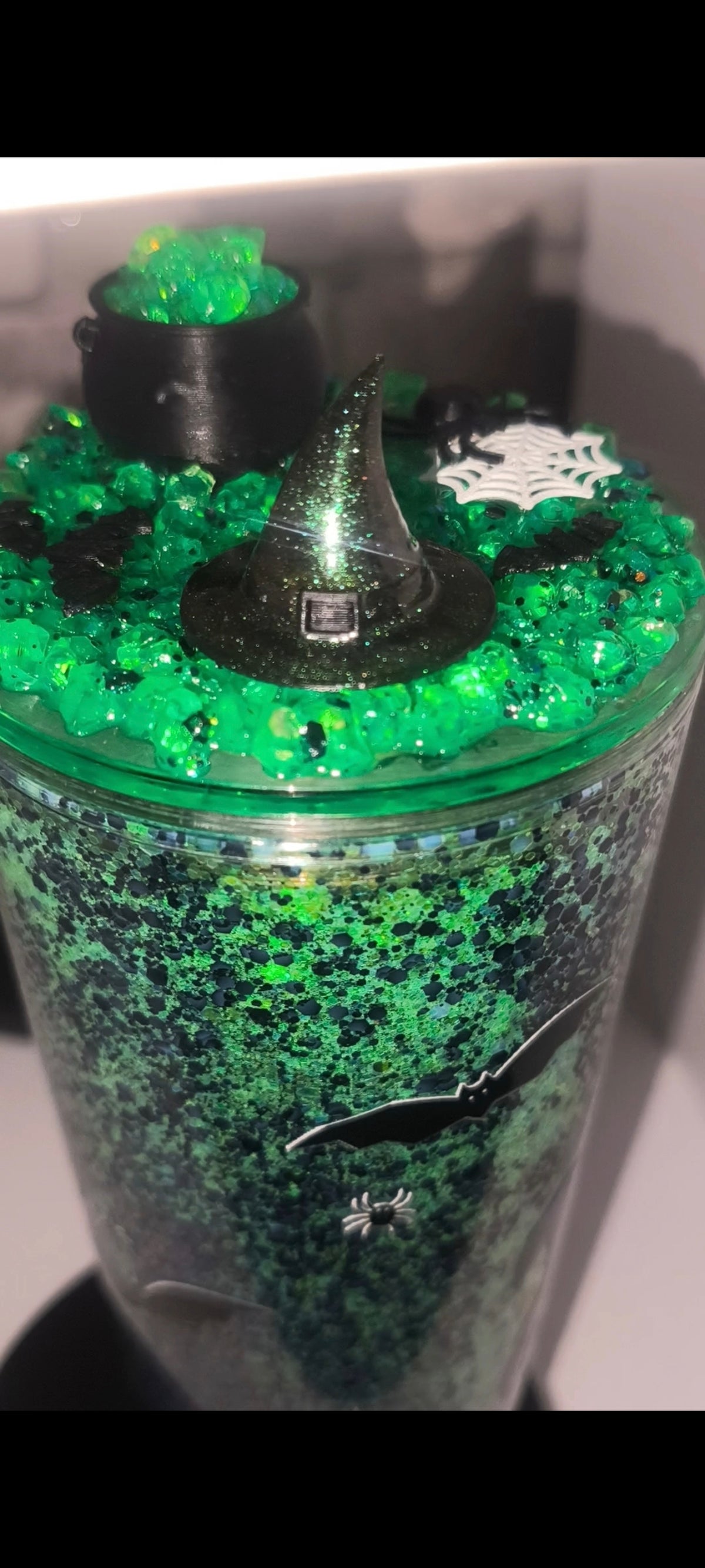 Großer Becher mit UV Dtf Aufkleber inkl Strohhalm Kunststoff - Deko Deckel Hexe