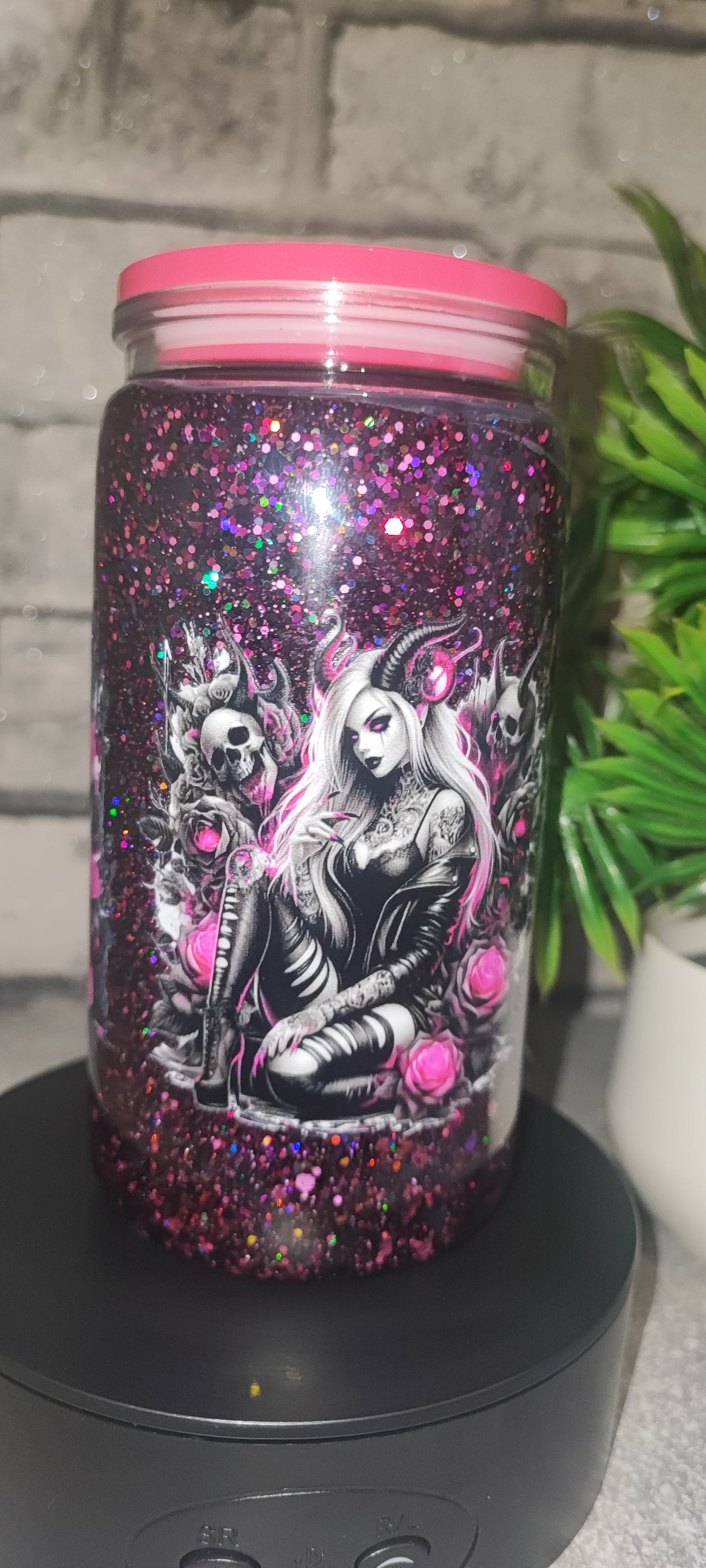 Glitzer Becher mit UV Dtf Aufkleber inkl Strohhalm Kunststoff Deckel pink Teufel Frau