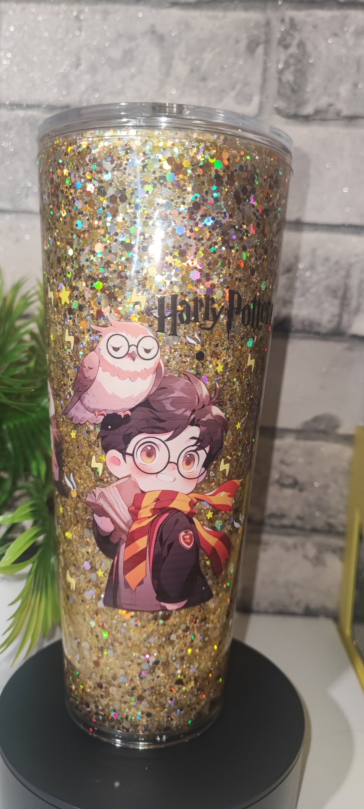 Großer glänzender Glitzer Becher mit UV Dtf Aufkleber inkl Strohhalm Kunststoff - Zauberer